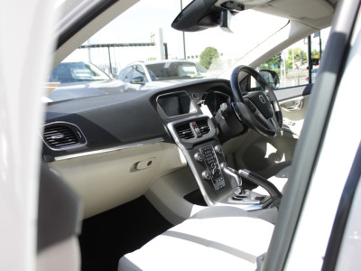 2016 Volvo V40