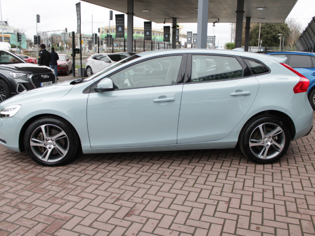 2018 Volvo V40
