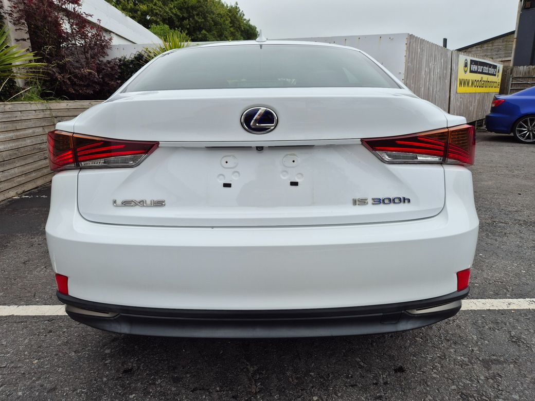 2017 Lexus IS 300h