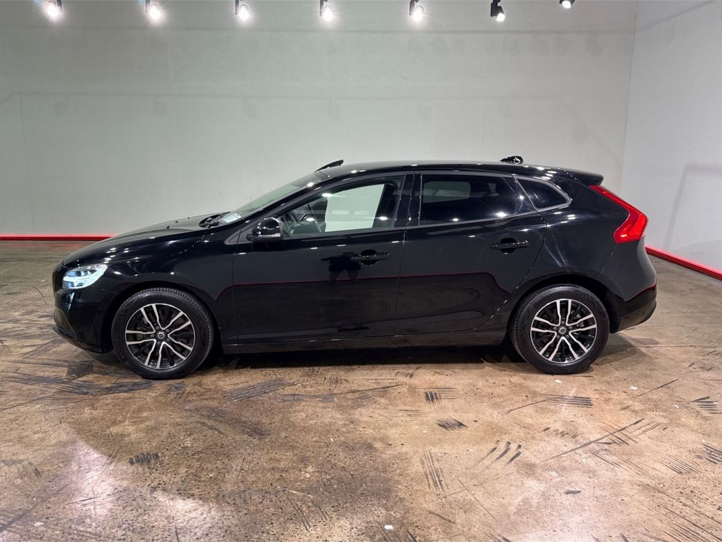 2019 Volvo V40
