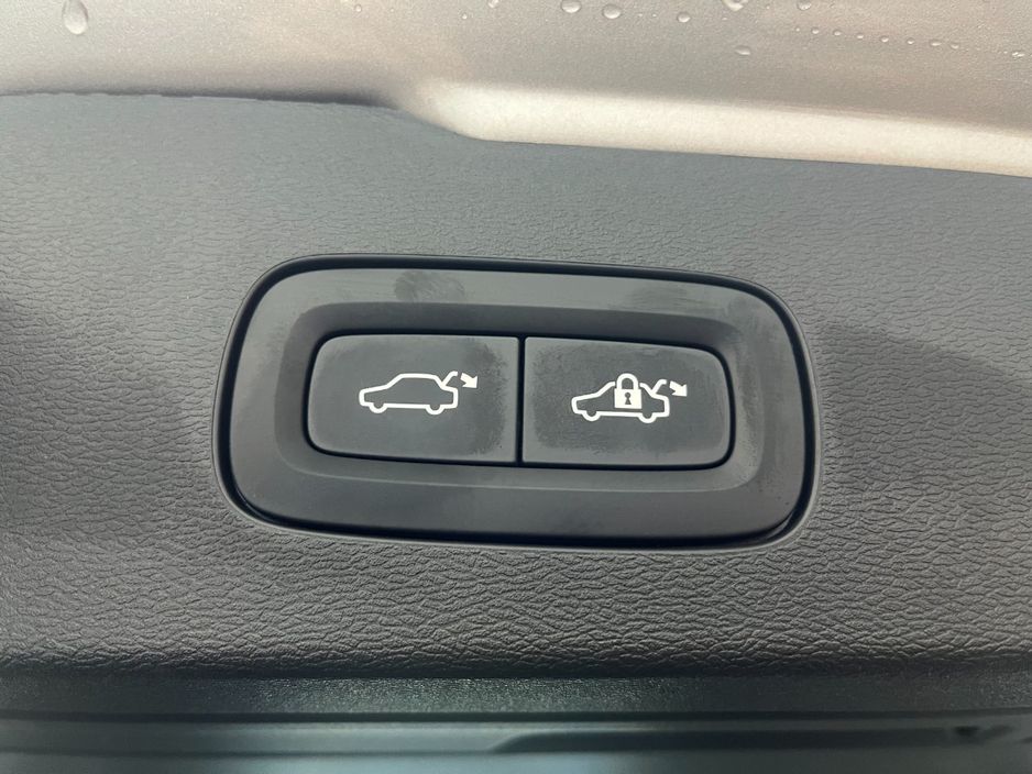 2025 Volvo V60
