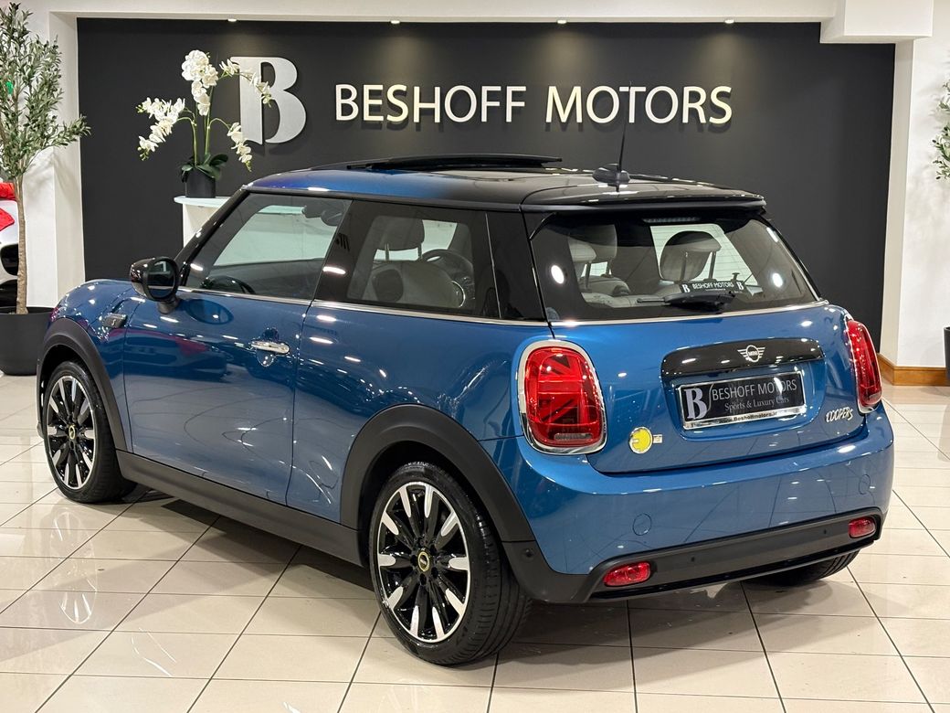 2023 Mini Hatch