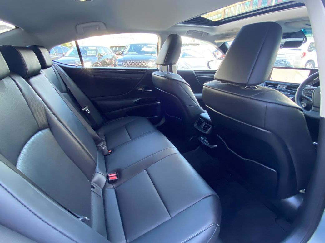 2023 Lexus ES 300h