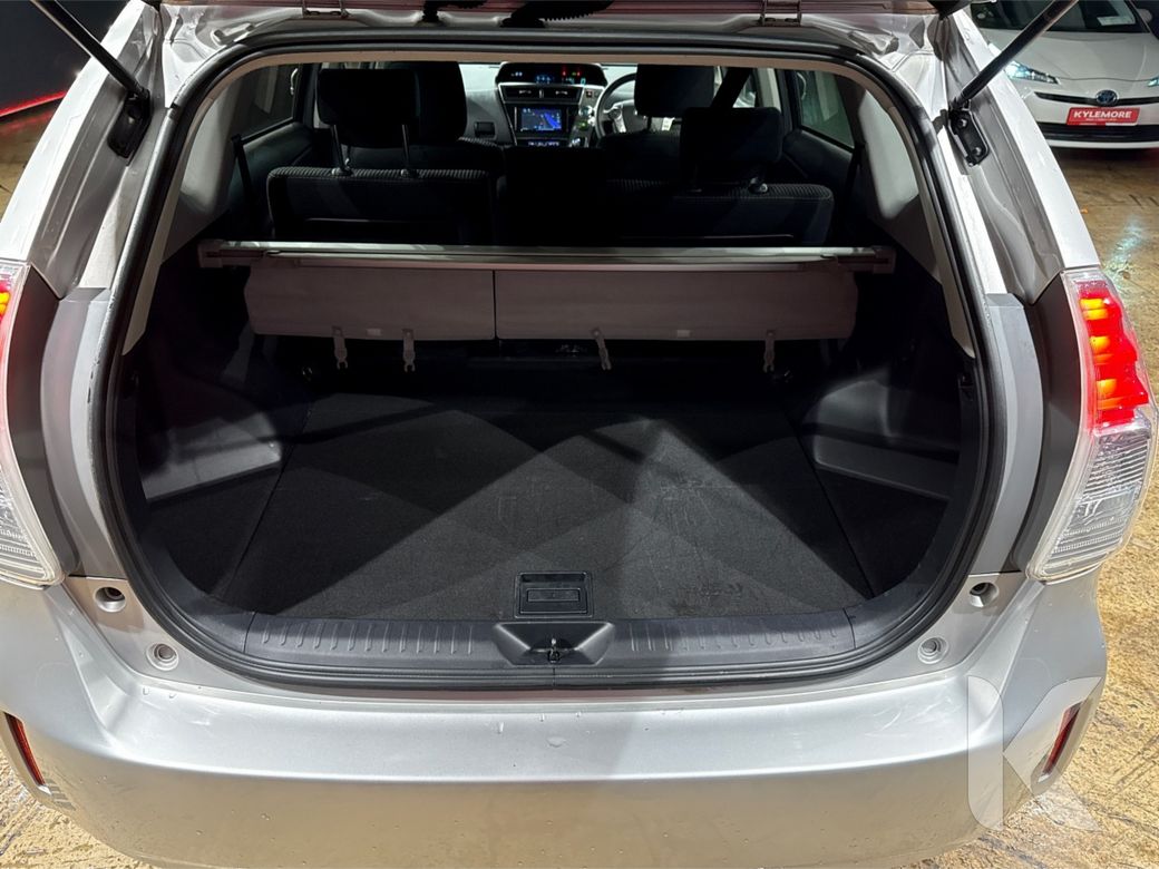 2019 Toyota Prius Alpha