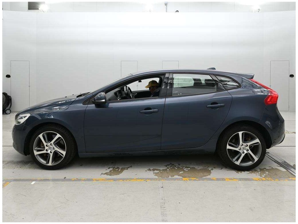 2019 Volvo V40