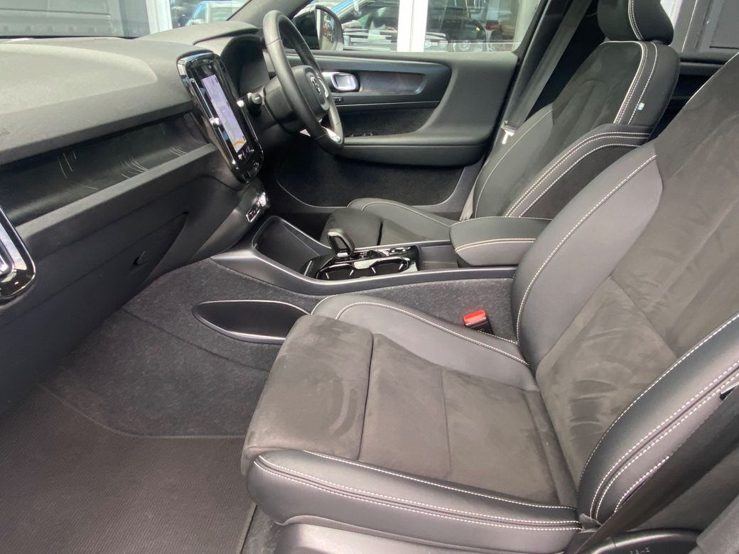 2023 Volvo XC40