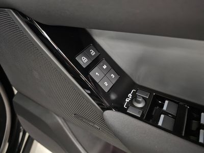 2025 Land Rover Range Rover Velar
