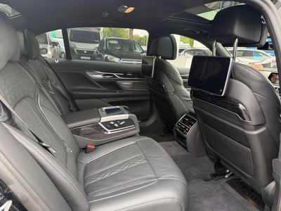 2022 BMW 745