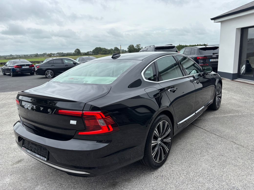 2022 Volvo S90
