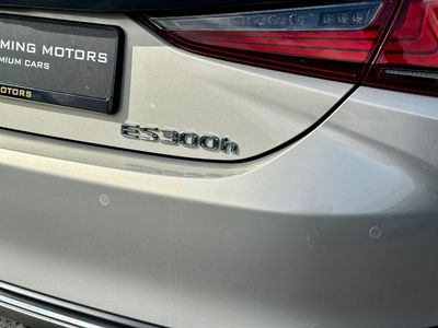 2023 Lexus ES 300h