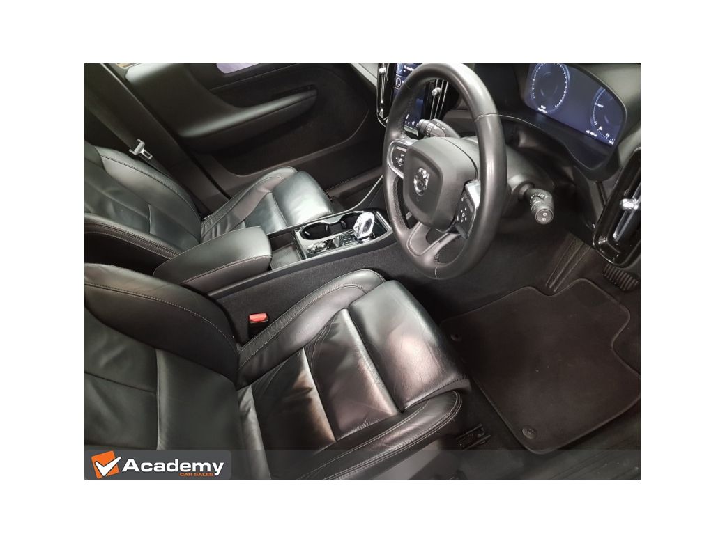 2023 Volvo XC40