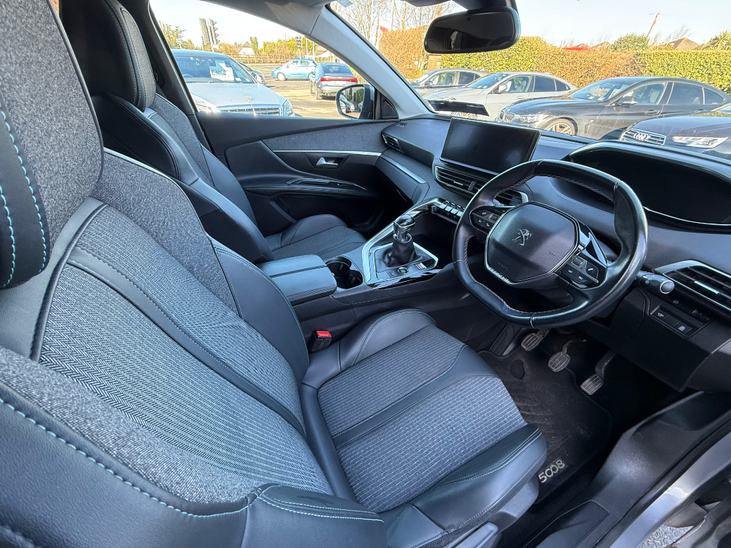 2021 Peugeot 5008
