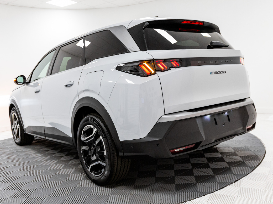 2027 Peugeot 5008