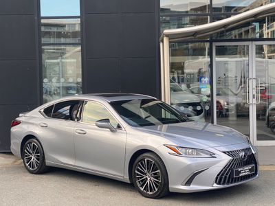 2023 Lexus ES 300h