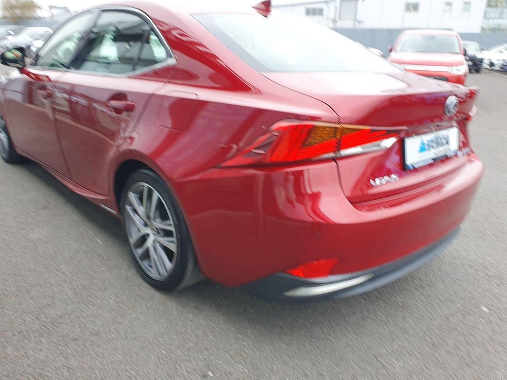 2018 Lexus IS 300h