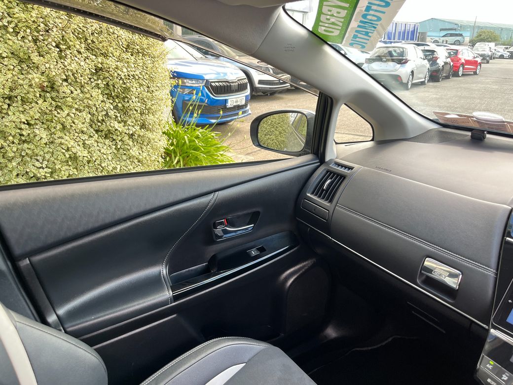 2020 Toyota Prius Alpha