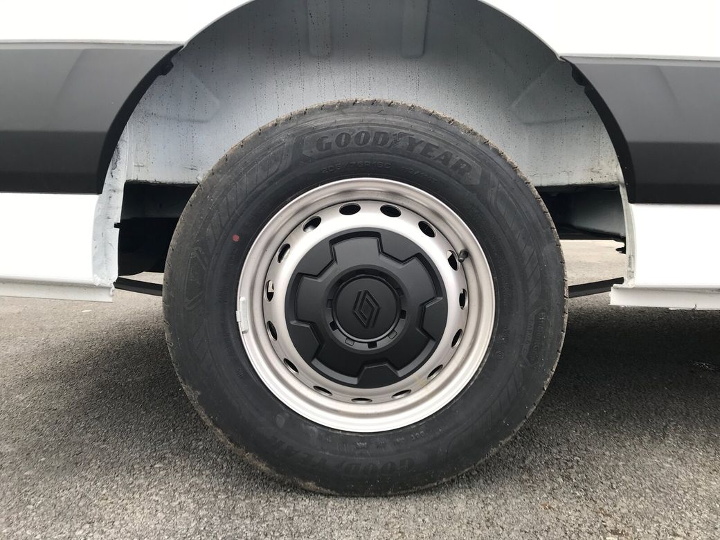 2025 Renault Master