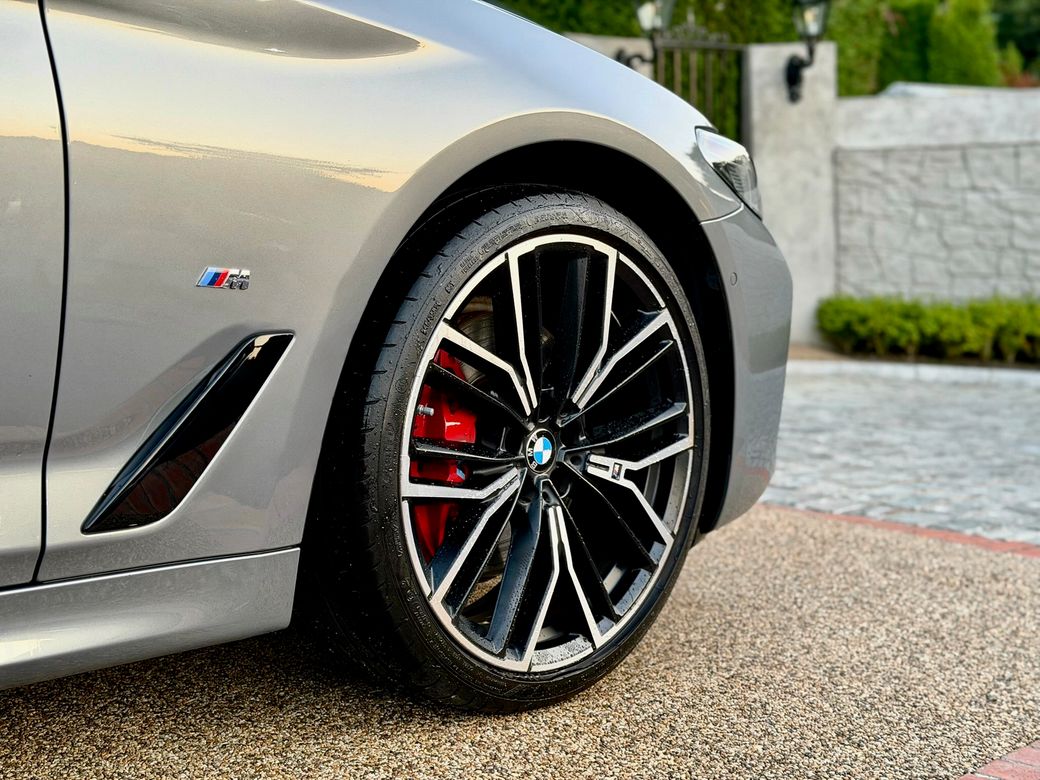 2023 BMW 520
