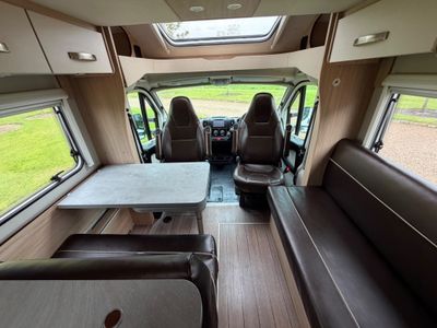 2019 WEINSBERG  CARA SUITE 650 R.H.D 