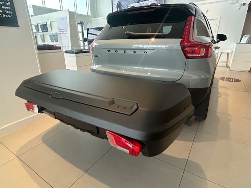 2025 Volvo Ex40