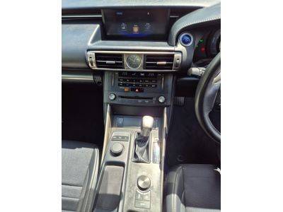 2015 Lexus IS 300h