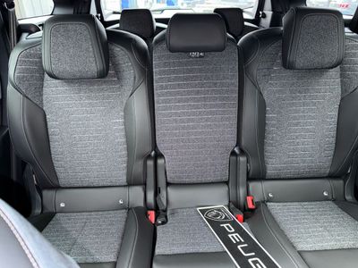 2025 Peugeot 5008