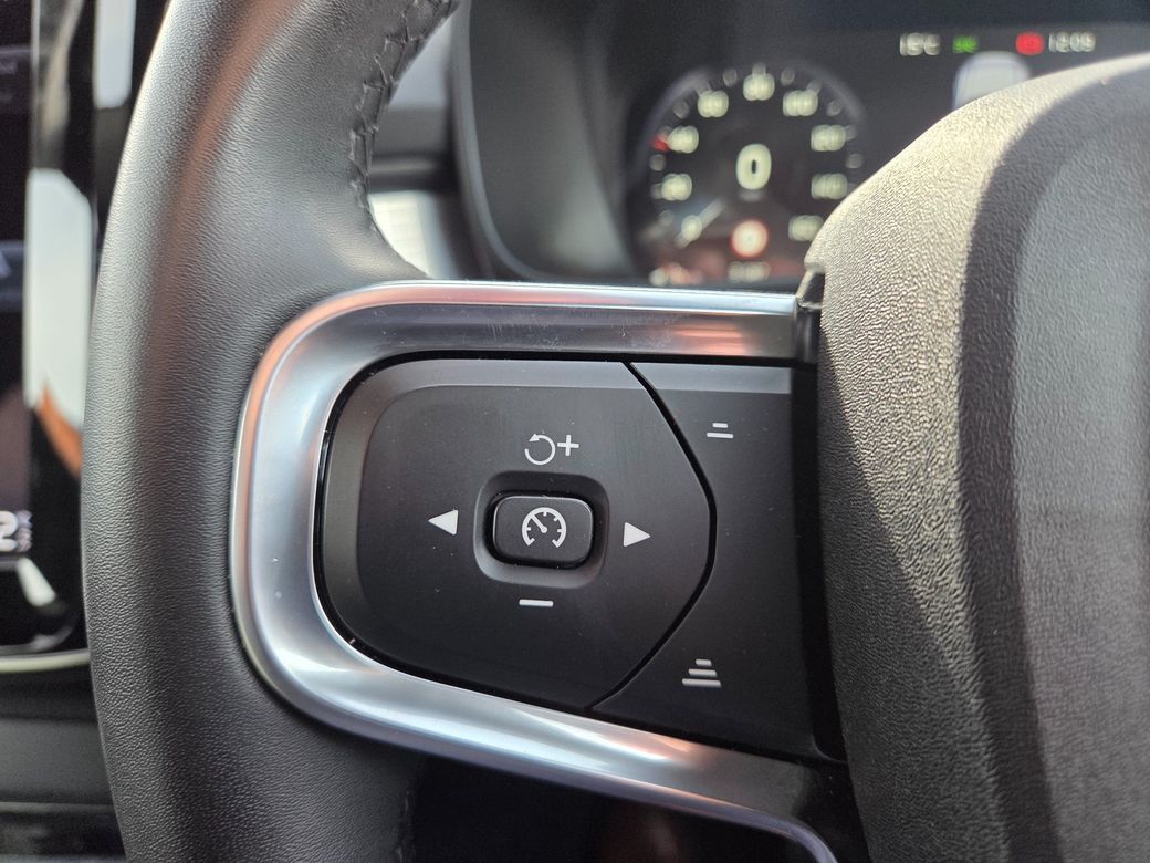 2023 Volvo XC40