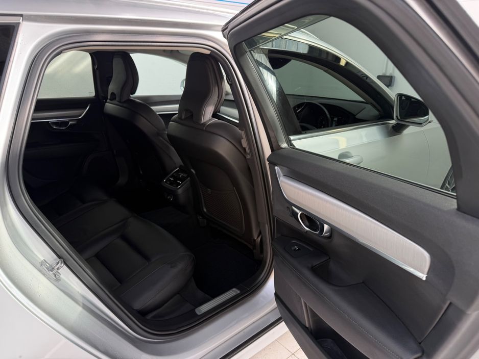 2019 Volvo V90