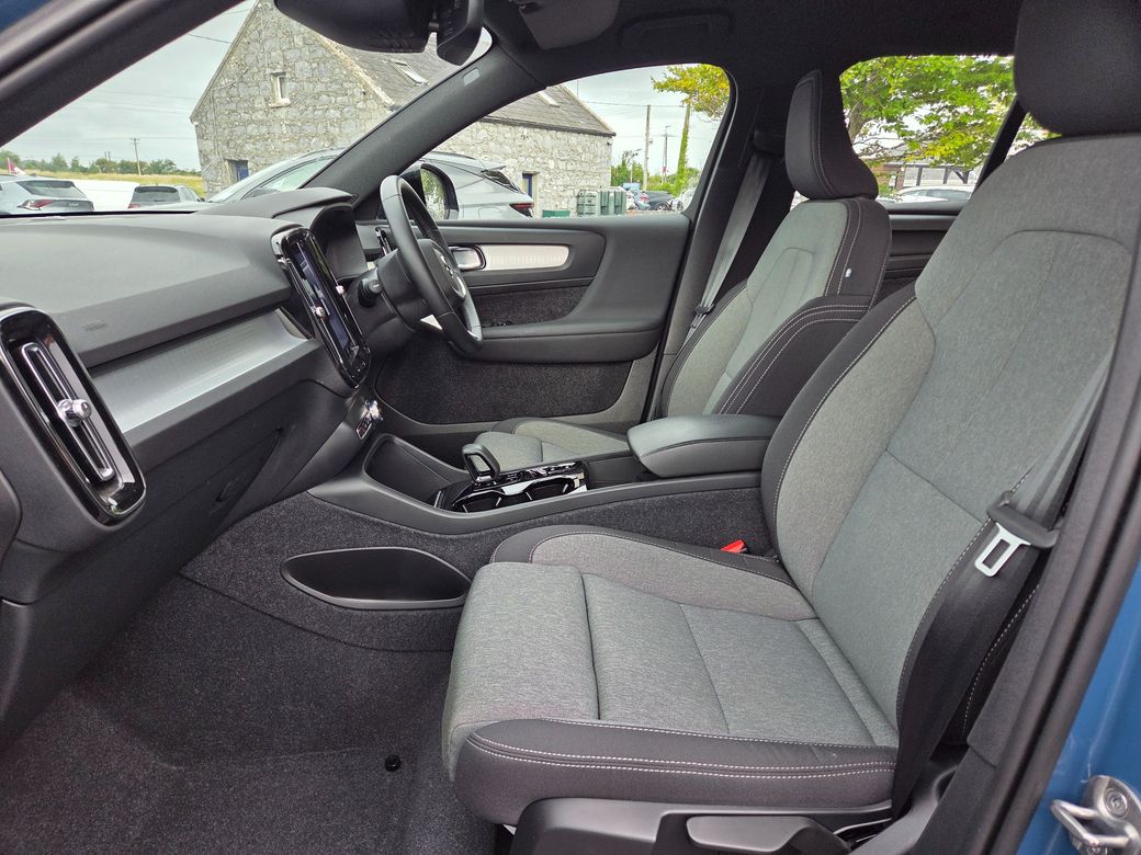 2023 Volvo XC40