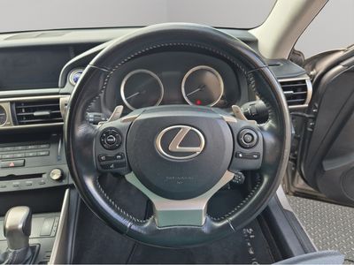 2015 Lexus IS 300h