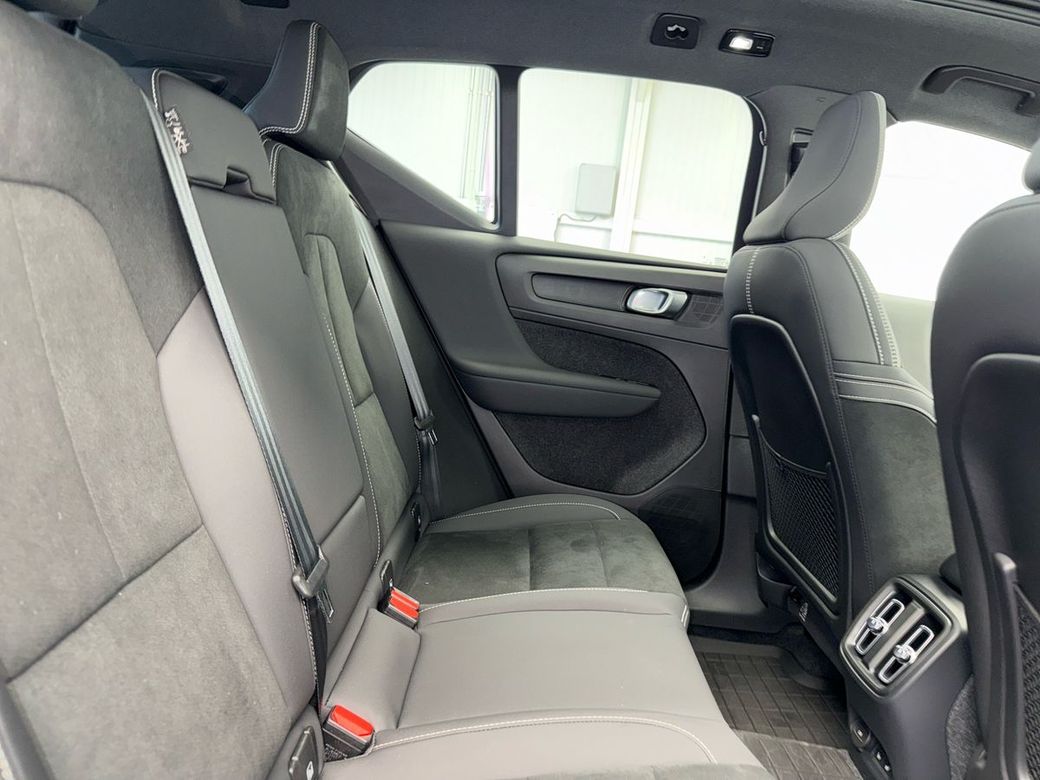 2023 Volvo XC40