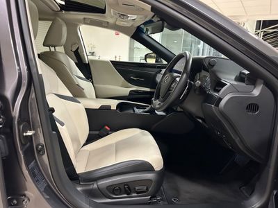 2023 Lexus ES 300h