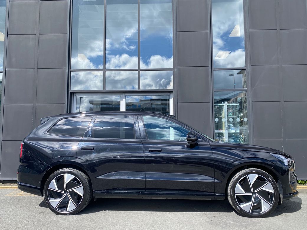 2025 Volvo EX90