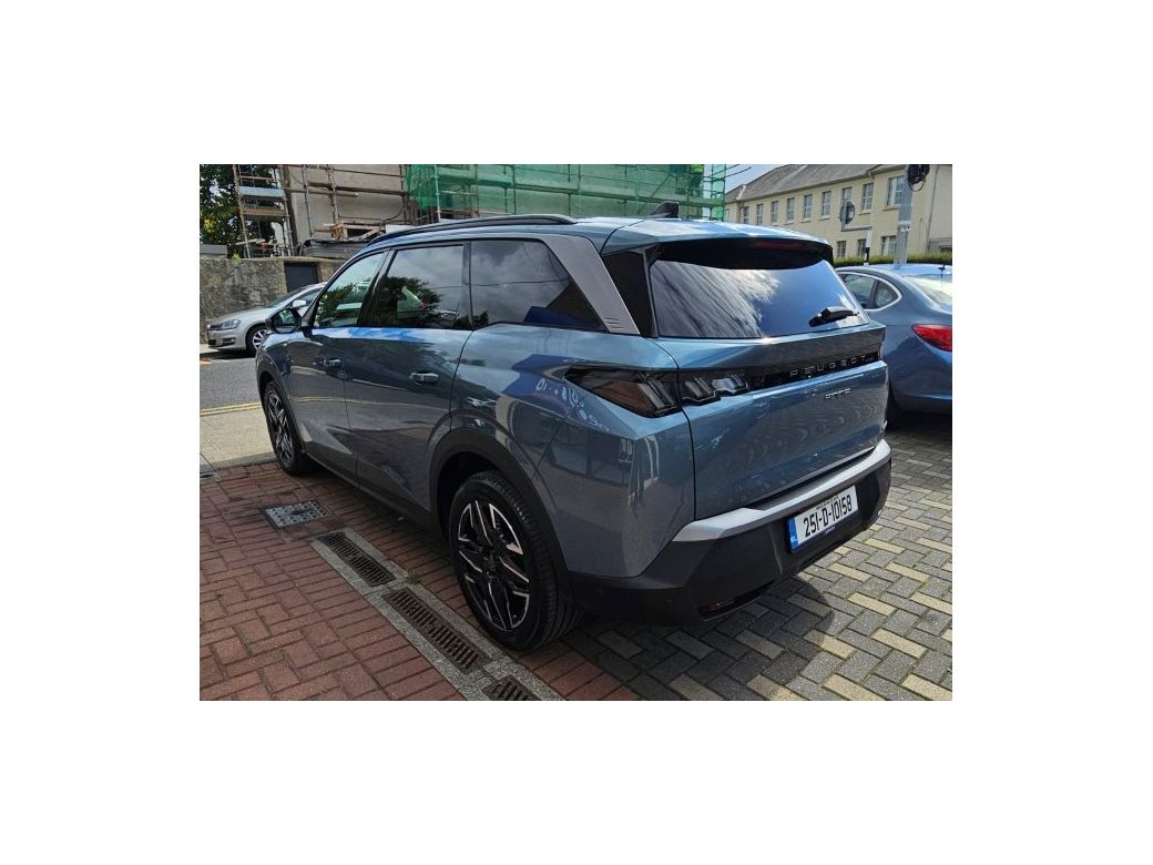2025 Peugeot 5008