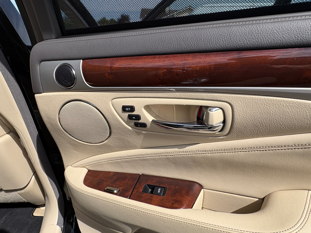 2015 Lexus LS