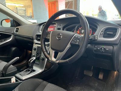 2017 Volvo V40