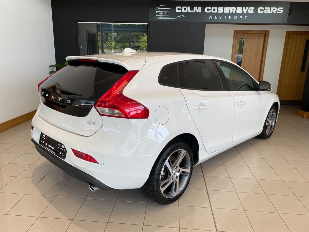 2017 Volvo V40