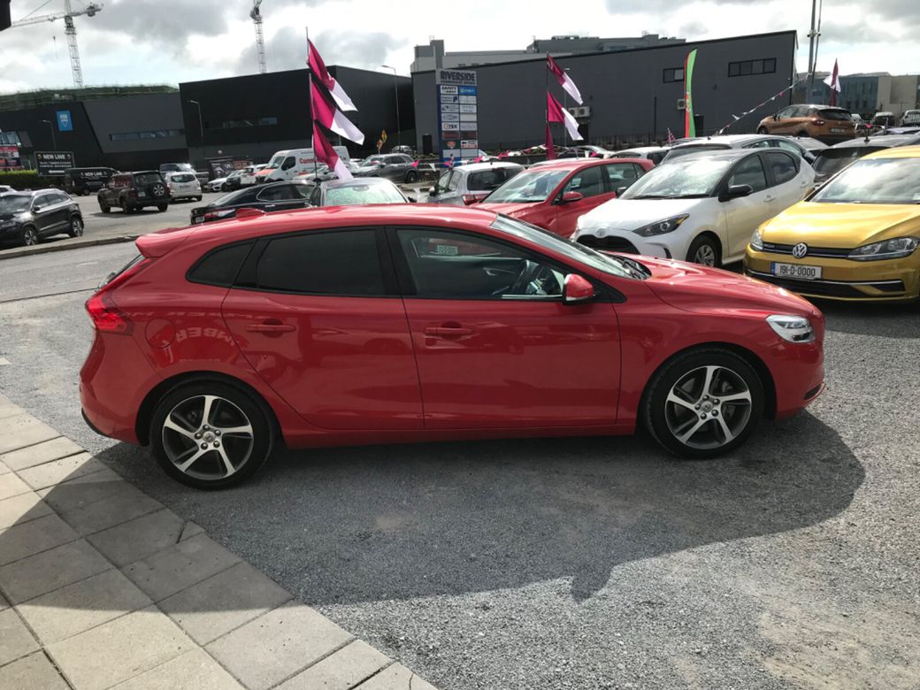 2018 Volvo V40