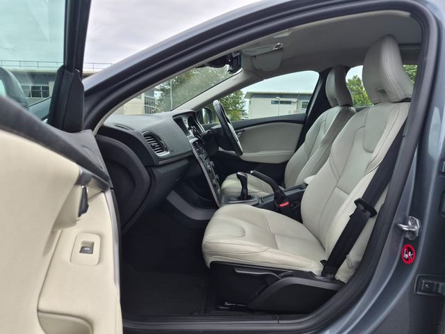 2016 Volvo V40