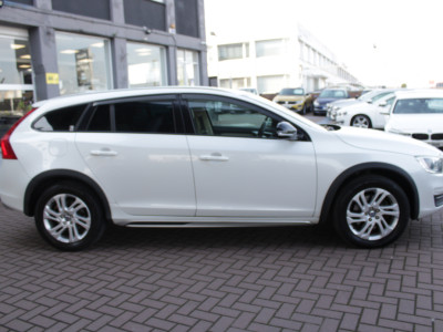 2016 Volvo V60 Cross Country