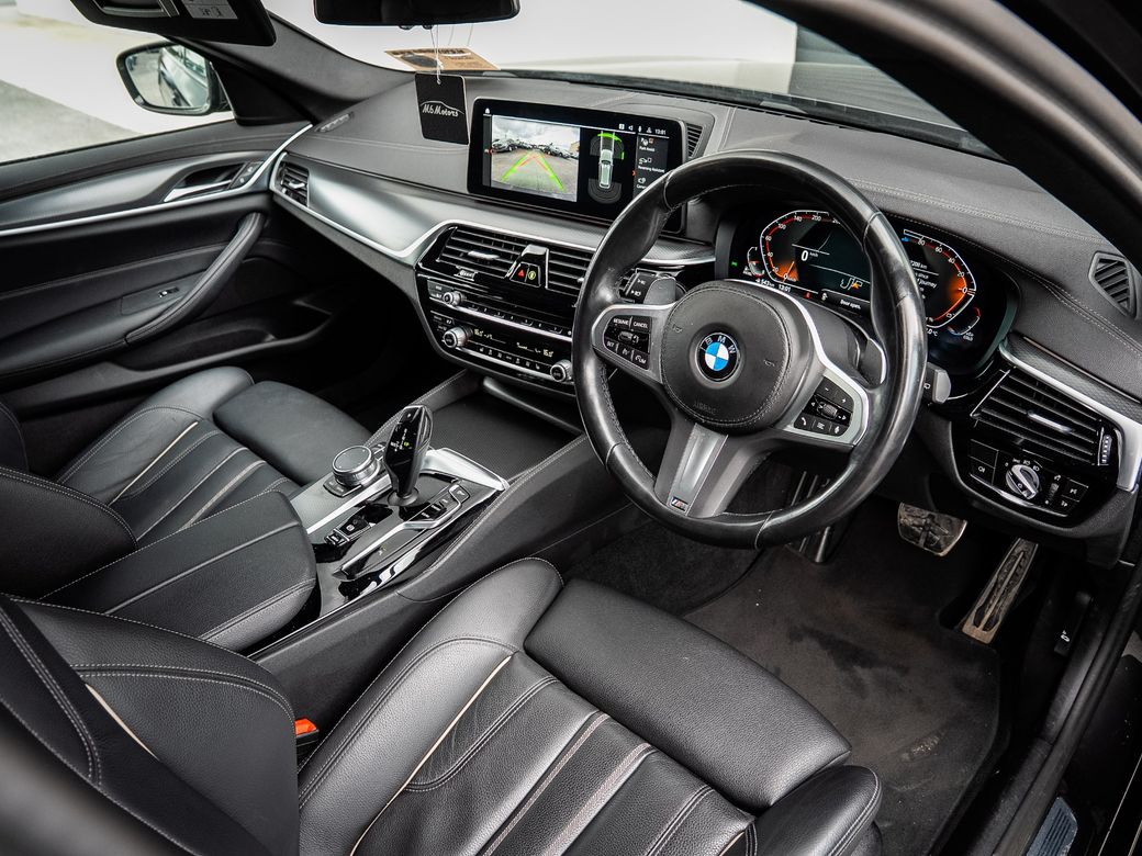 2023 BMW 520