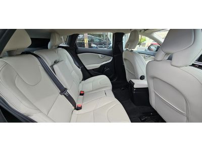 2017 Volvo V40