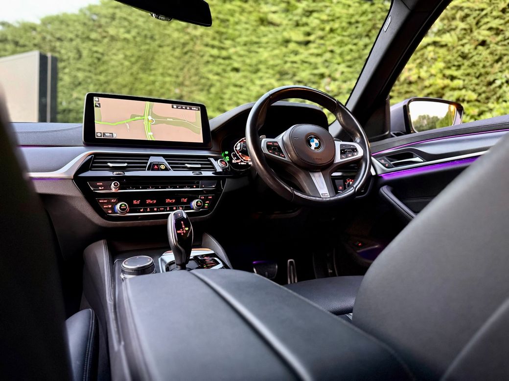 2023 BMW 520