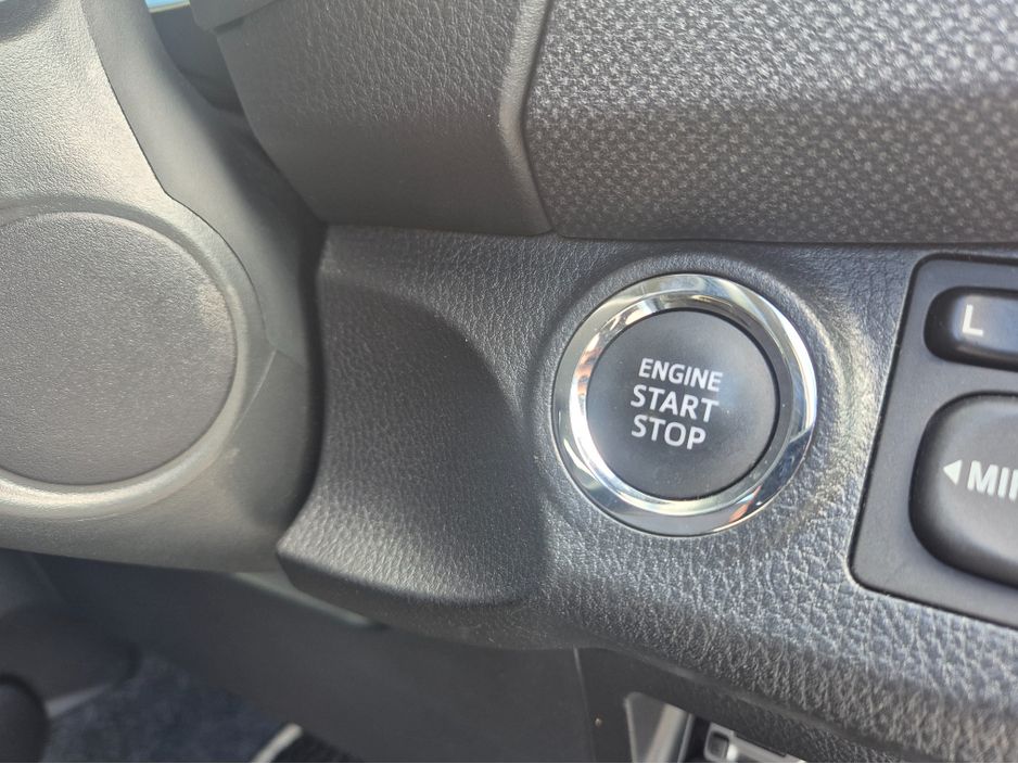 2016 Toyota Vitz