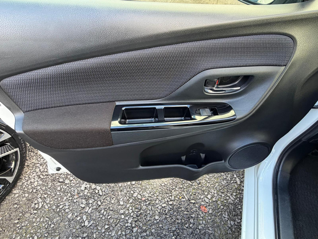2016 Toyota Vitz