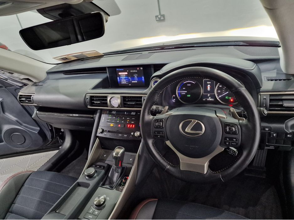 2017 Lexus IS 300h