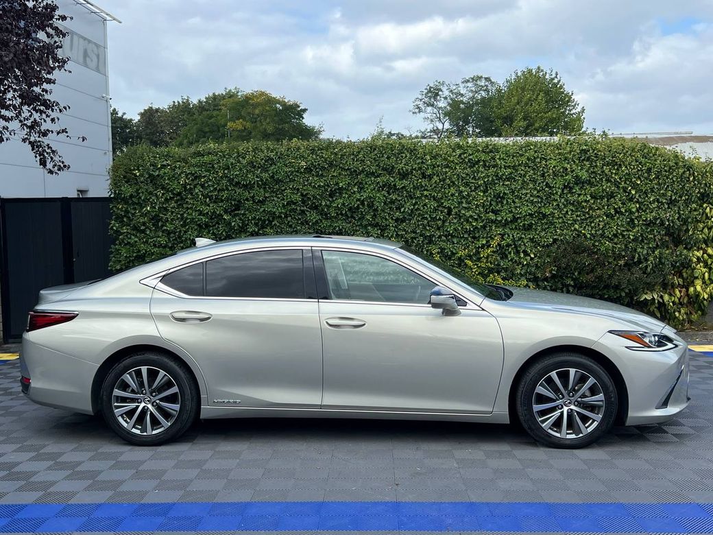 2021 Lexus ES 300h