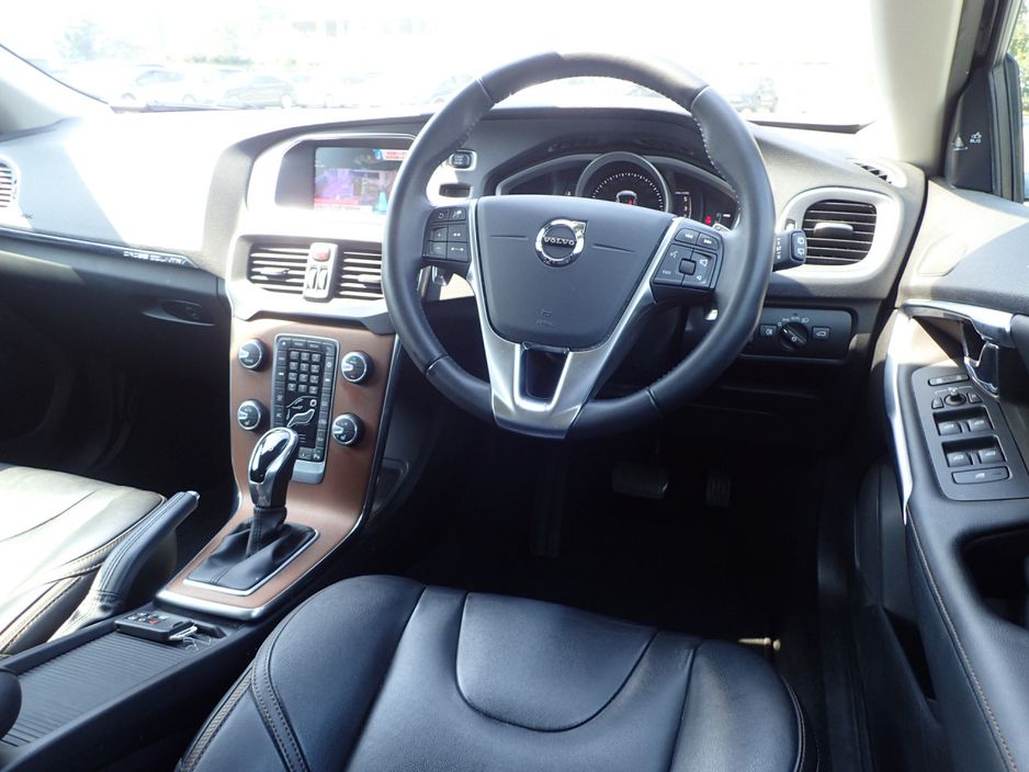 2018 Volvo V40