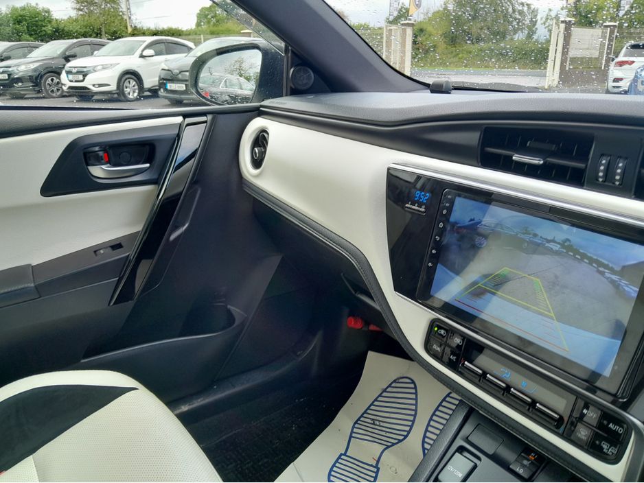 2016 Toyota Auris