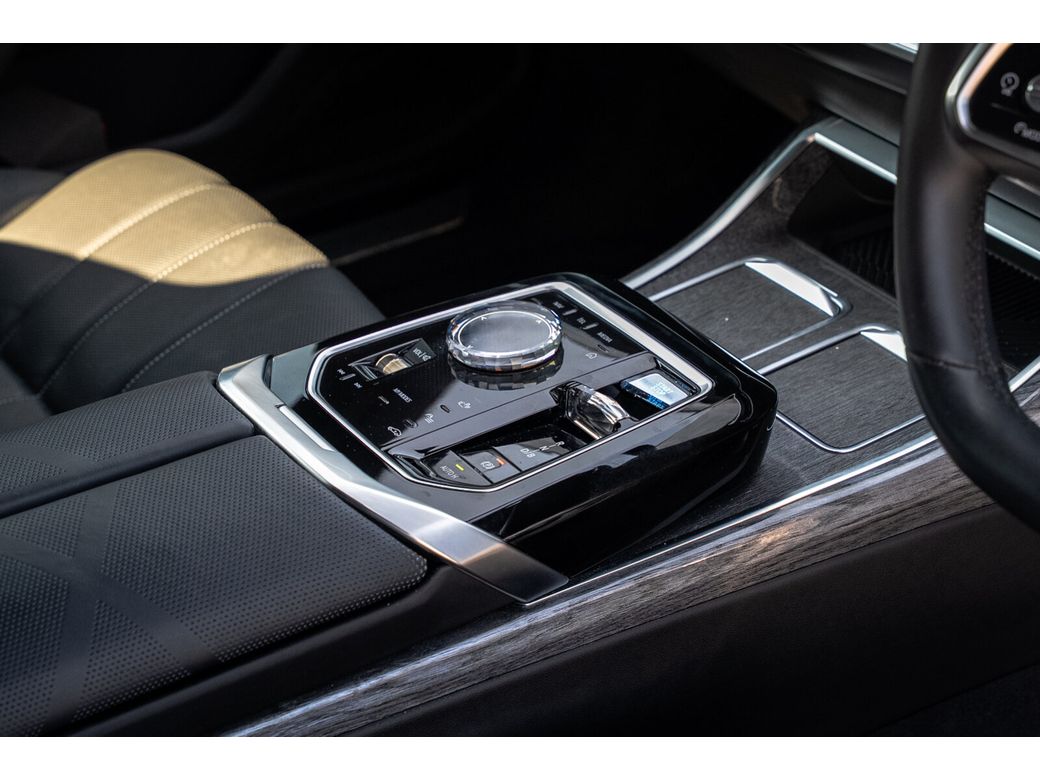 2025 BMW i7
